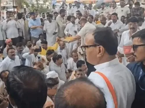 पंचायत चुनाव समय पर कराने की मांग को लेकर प्रदर्शन, डिप्टी सीएम ने दिया आश्वासन 